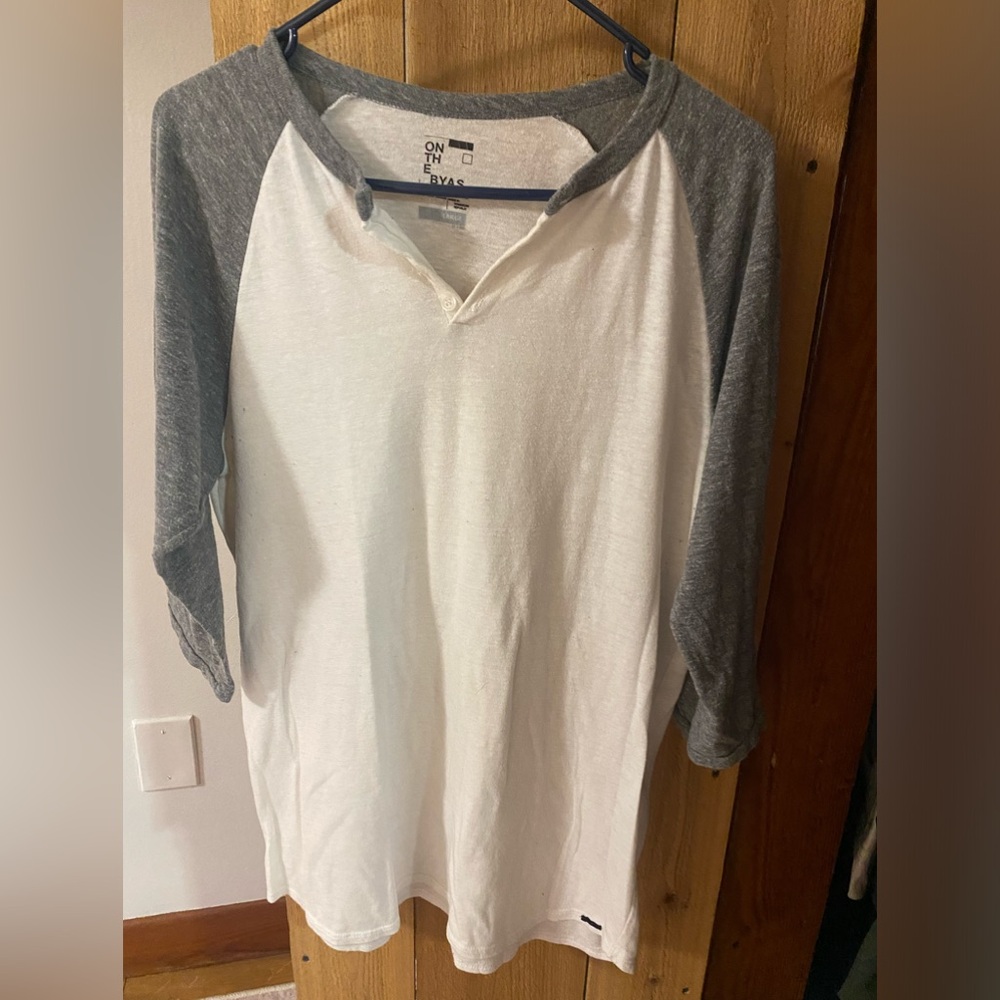 On The Byas 3/4 Sleeve Henley Size Large